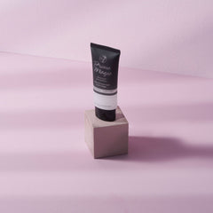 Textura ligera de W7 Prime Magic Primer para aplicación cómoda.