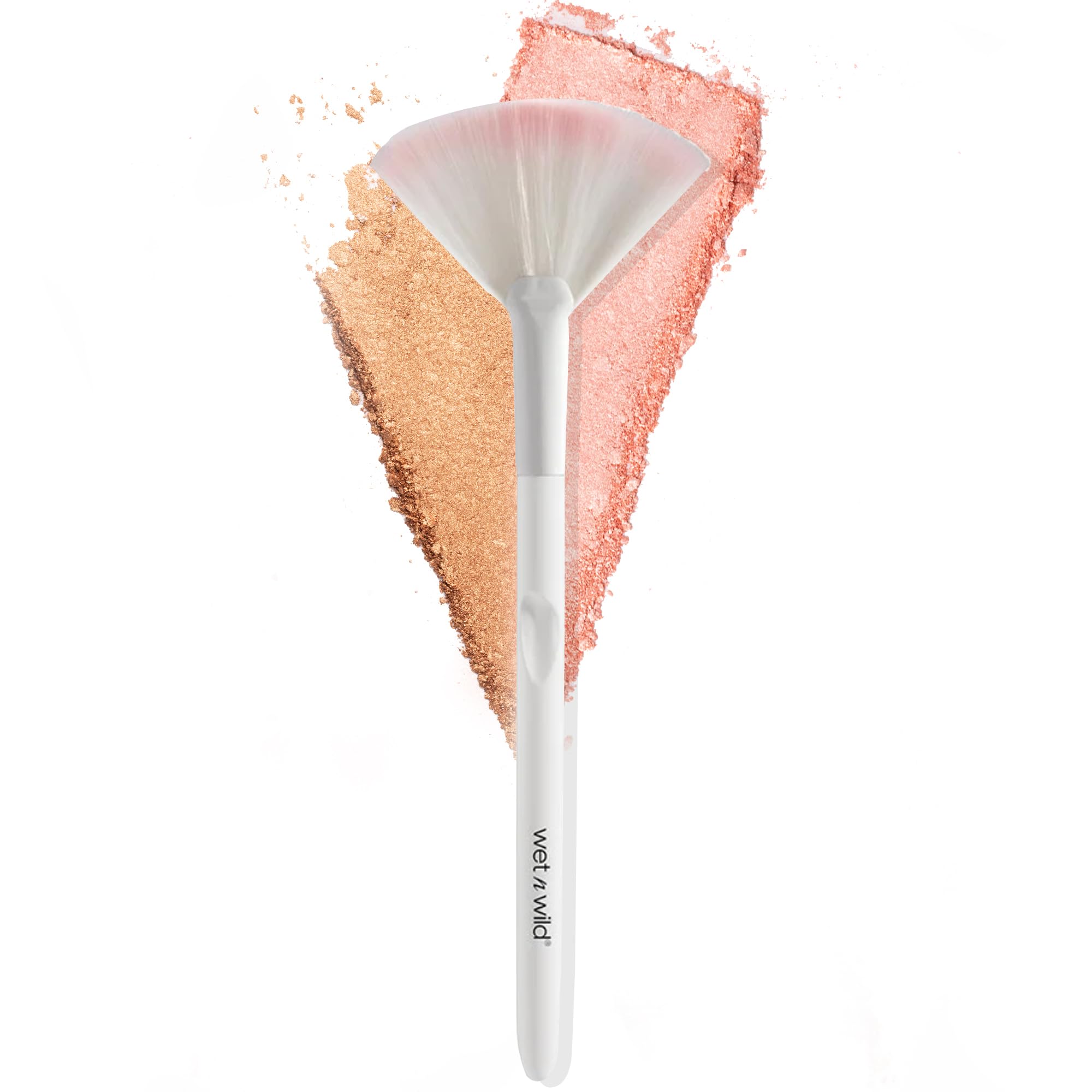 Pincel Wet n Wild Fan Brush con fibras Polymax bicolor para difuminar suave
