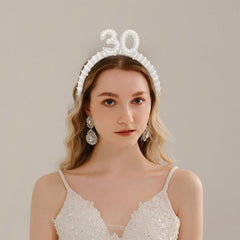 Corona WHAVEL de 30 años con cristales brillantes para un look elegante.