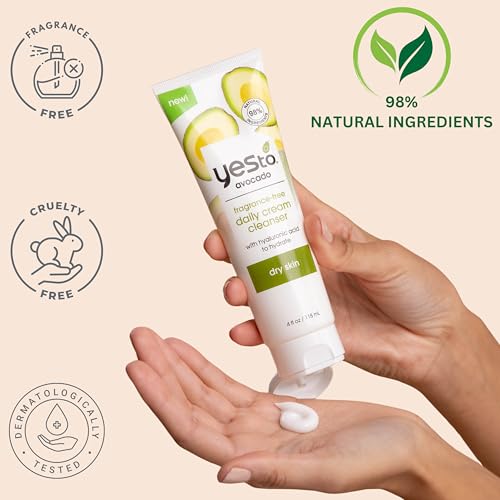 Yes To Aguacate - Textura cremosa lechosa, ideal para piel seca tras la limpieza.