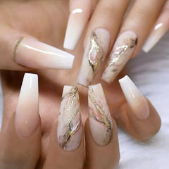 Unas YoYoee tono piel en forma ataúd para manicura duradera.