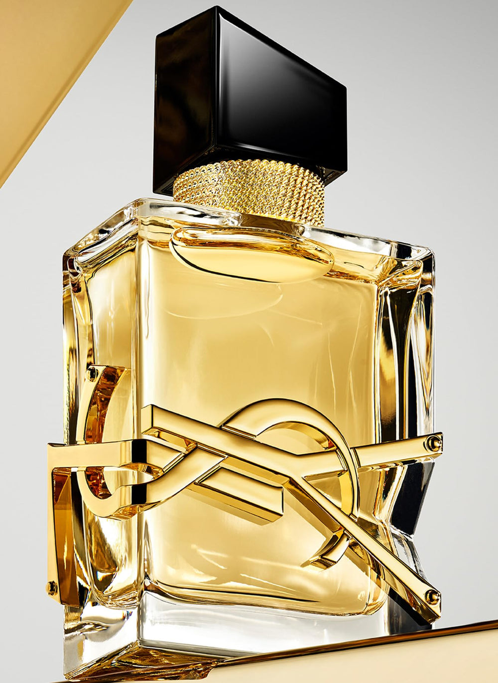 Yves Saint Laurent Libre EDP, tapa detallada brillante.