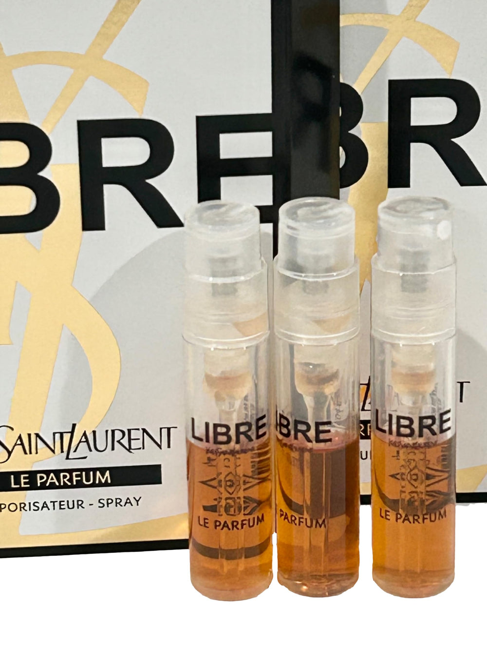 Libre Le Parfum de Yves Saint Laurent: muestra de frasco para probar y perfumar días.