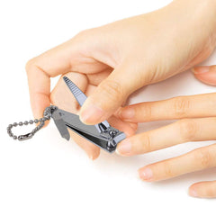 Corta uñas ZALIK con lima integrada para limpieza rápida.